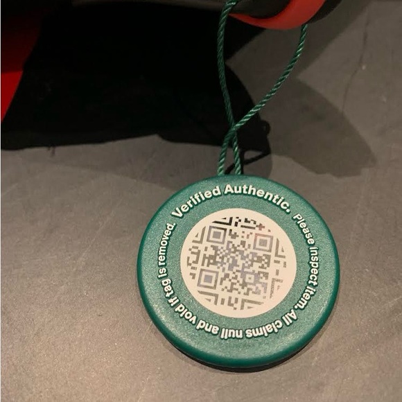 Selling Jordan Retro 6 in size 9.5. - Picture 2 of 5